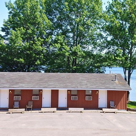 Lakeshore Motel Ice Lake Iron River ภายนอก รูปภาพ