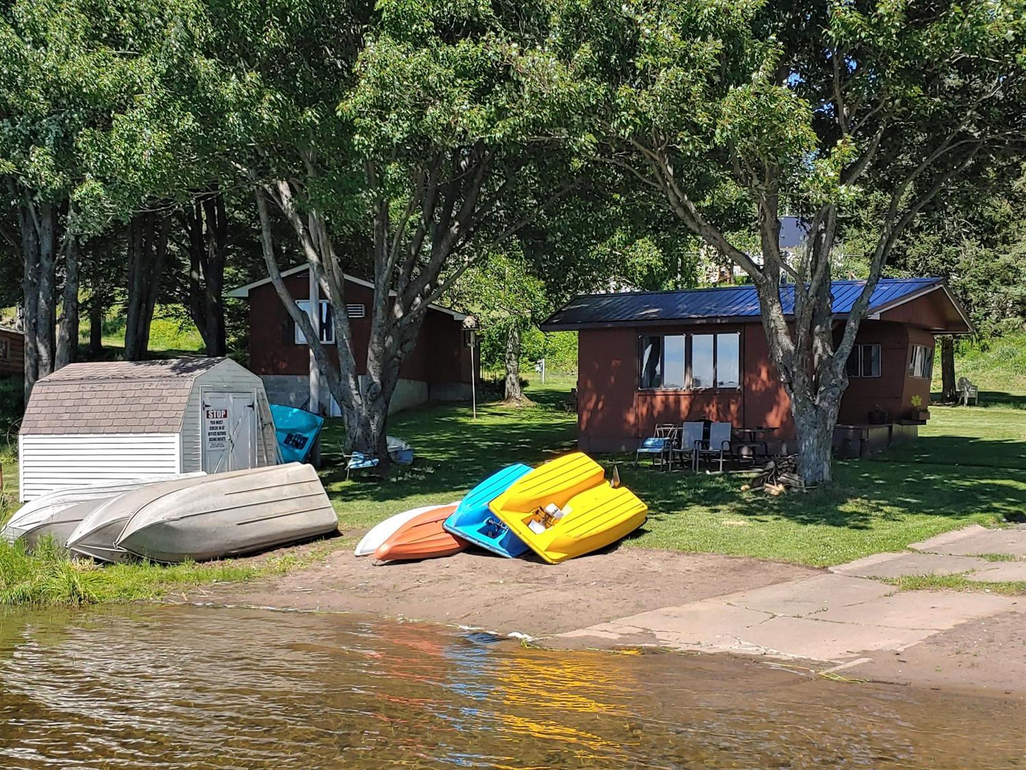 Lakeshore Motel Ice Lake Iron River ภายนอก รูปภาพ