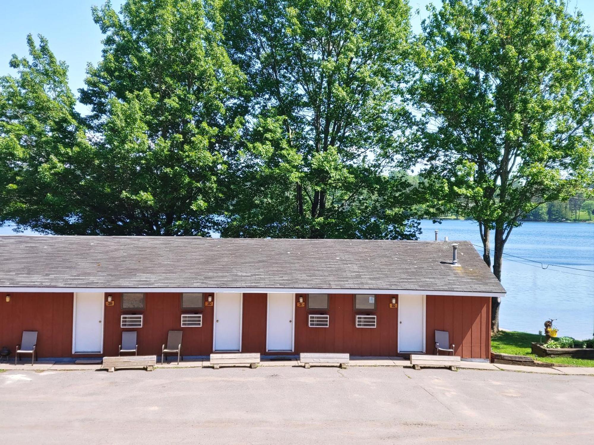 Lakeshore Motel Ice Lake Iron River ภายนอก รูปภาพ