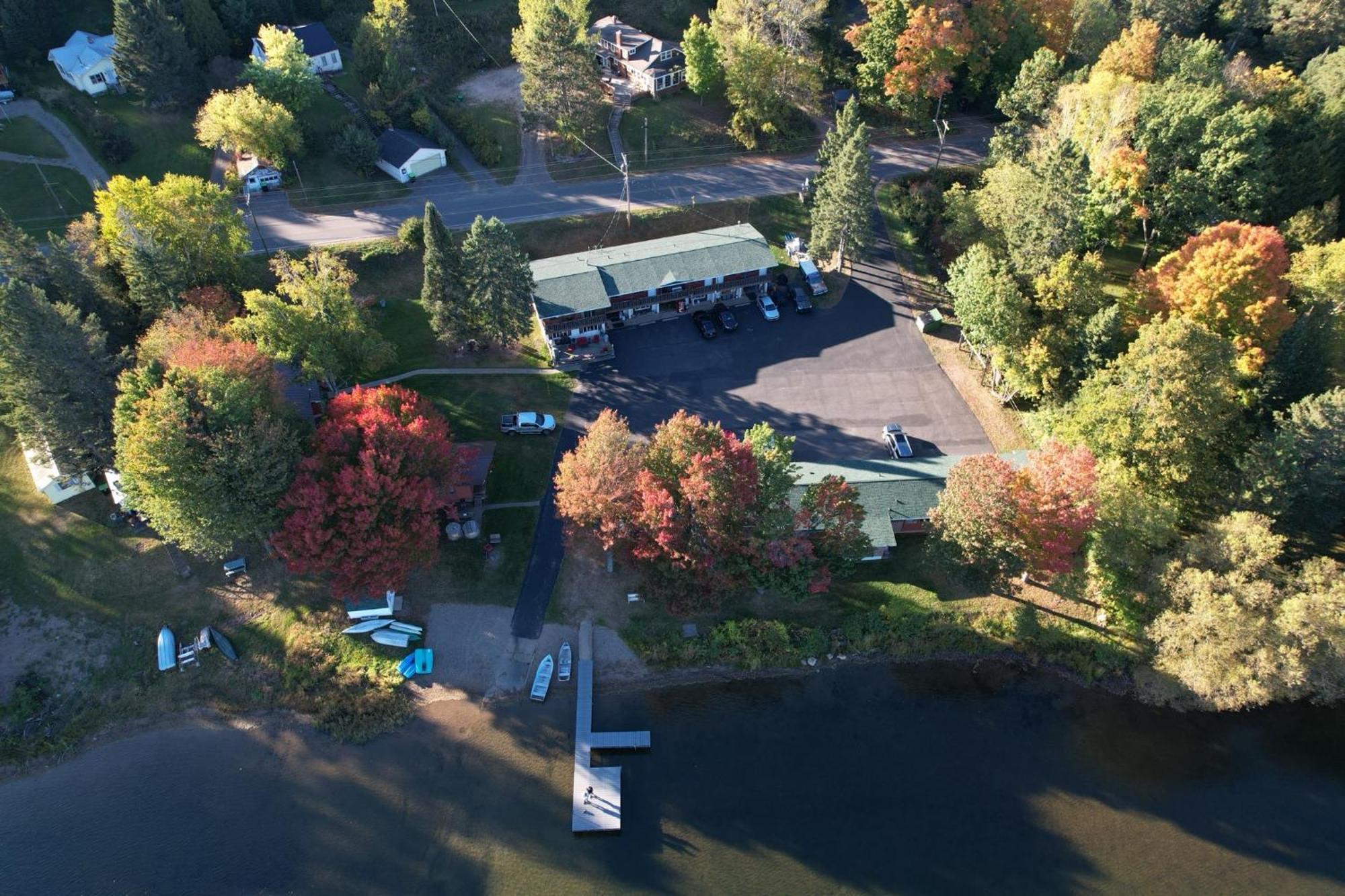 Lakeshore Motel Ice Lake Iron River ภายนอก รูปภาพ