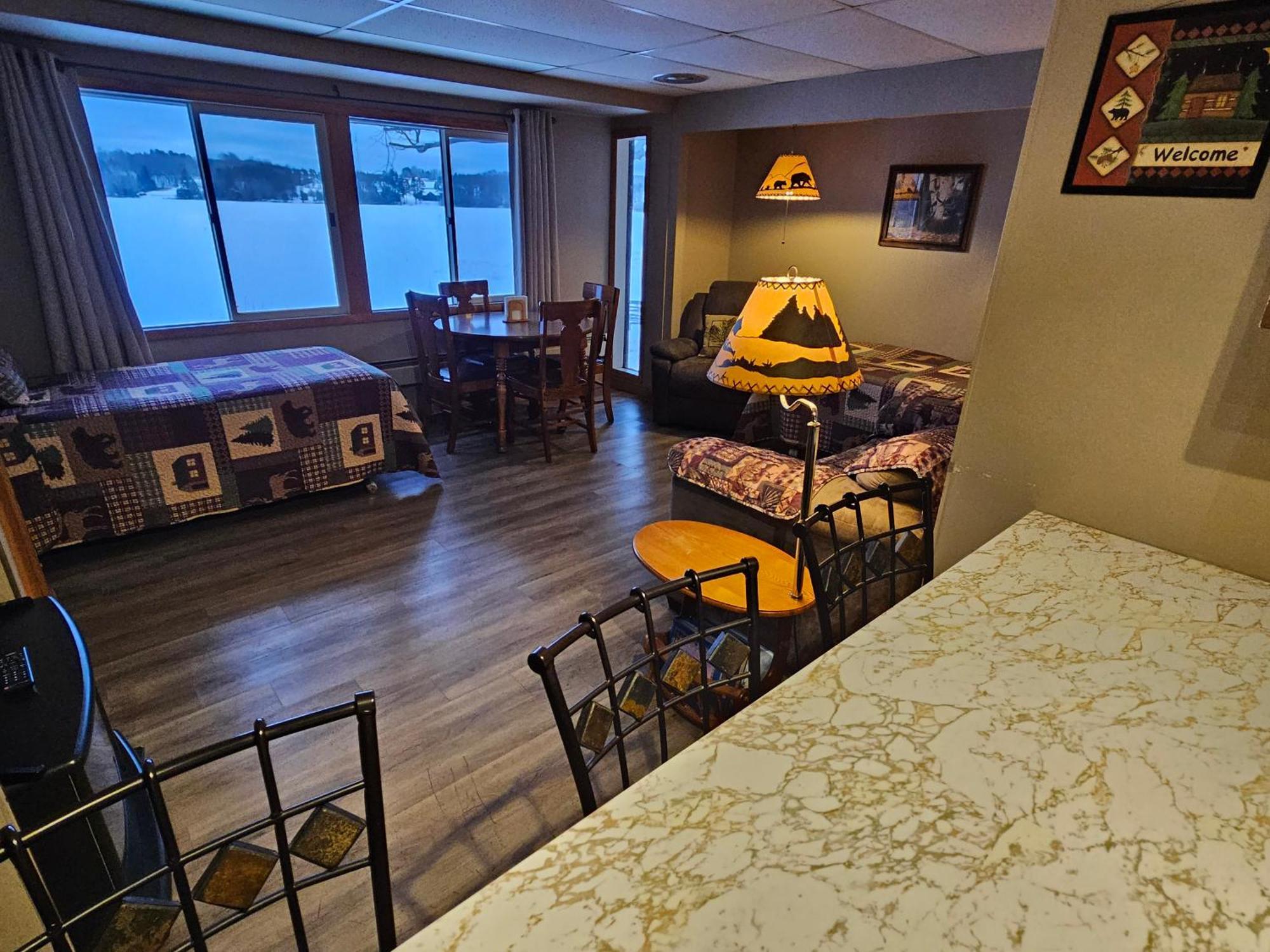 Lakeshore Motel Ice Lake Iron River ภายนอก รูปภาพ