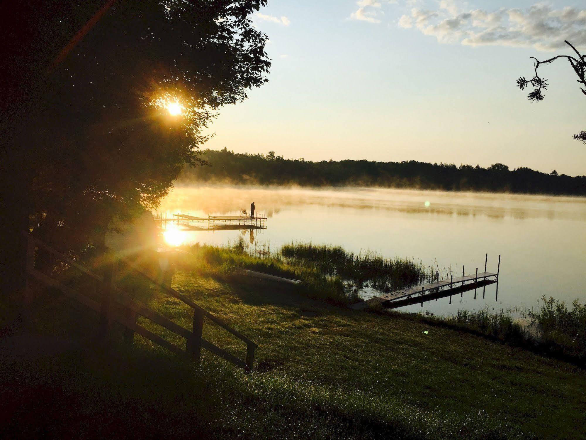 Lakeshore Motel Ice Lake Iron River ภายนอก รูปภาพ